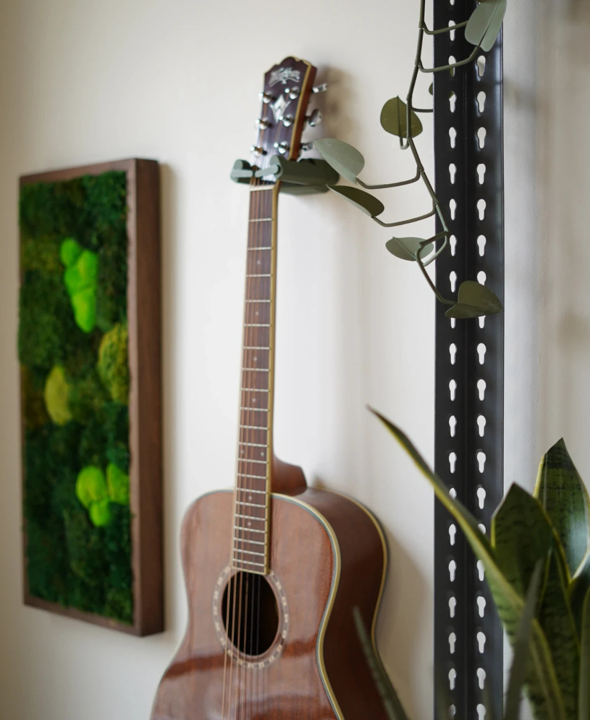 Auto-Lock Guitar Wall Holder